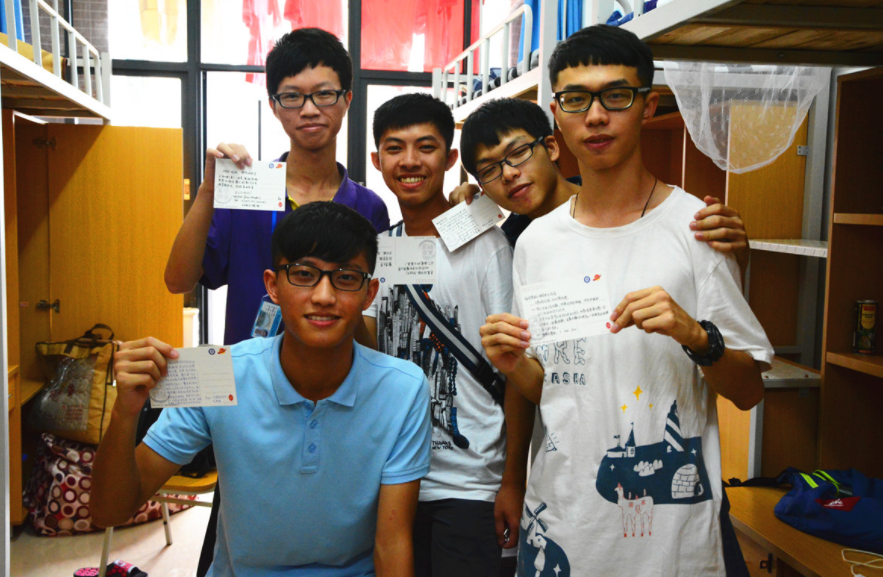 一学院试行“男女混住”，“谜之操作”惹怒家长，出问题谁负责？