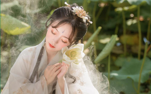 诗词｜如何“花式”夸人美？既要含蓄，又要很撩