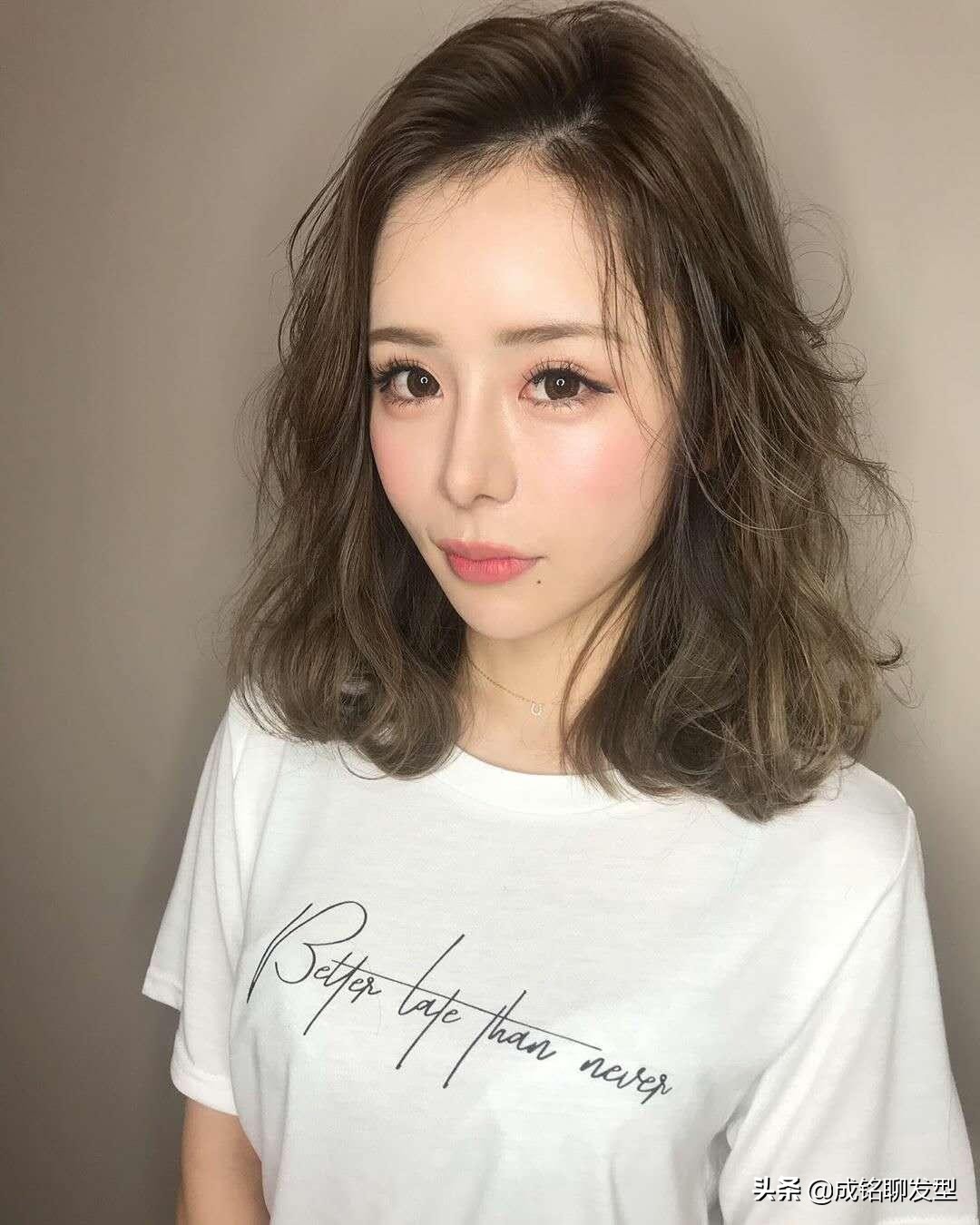 这10款精致时尚的长卷发今夏很流行，想换发型的小姐姐快来看看！