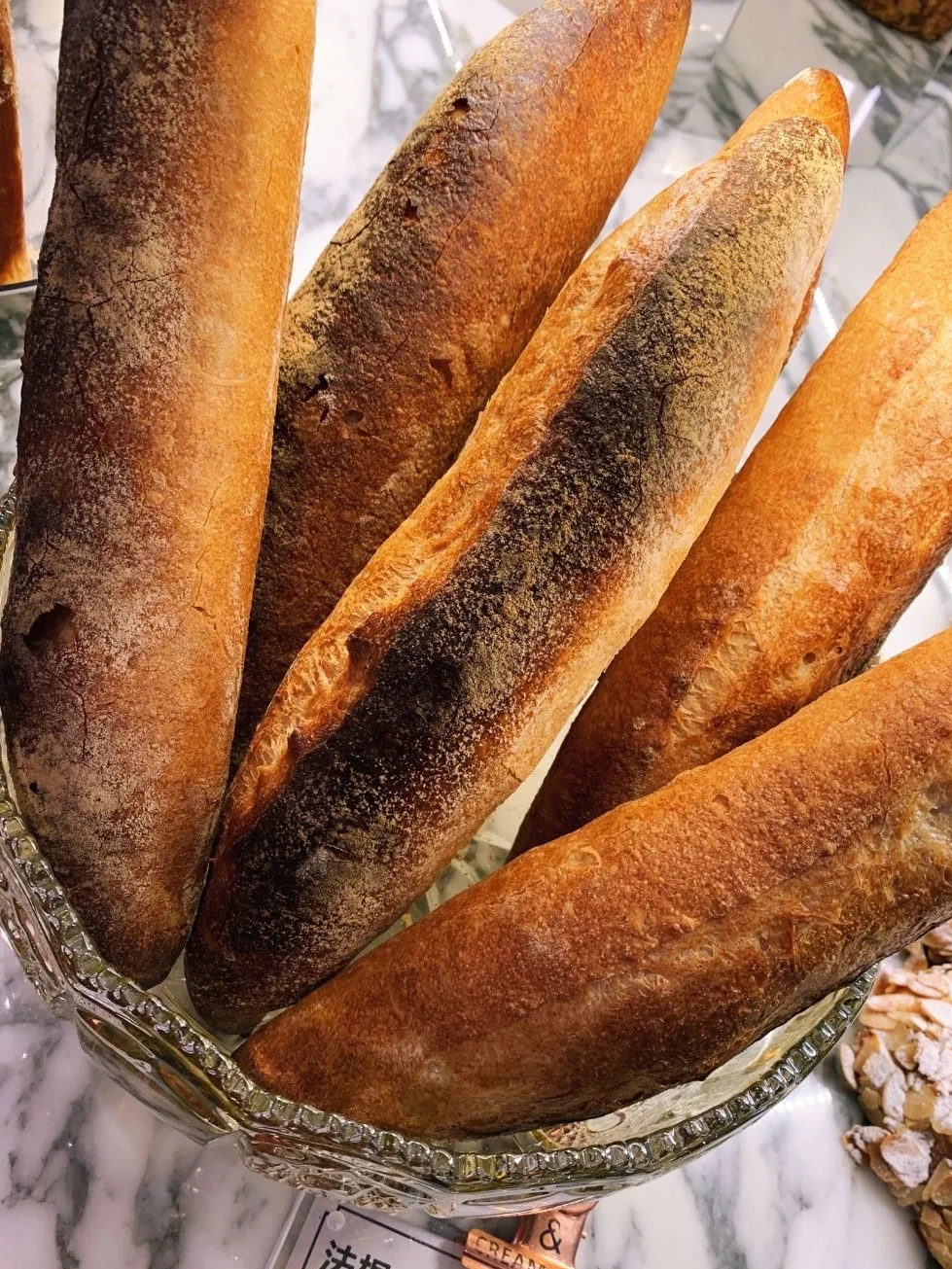 碳水星人欲罢不能！深圳这6家宝藏面包店，每款都很绝