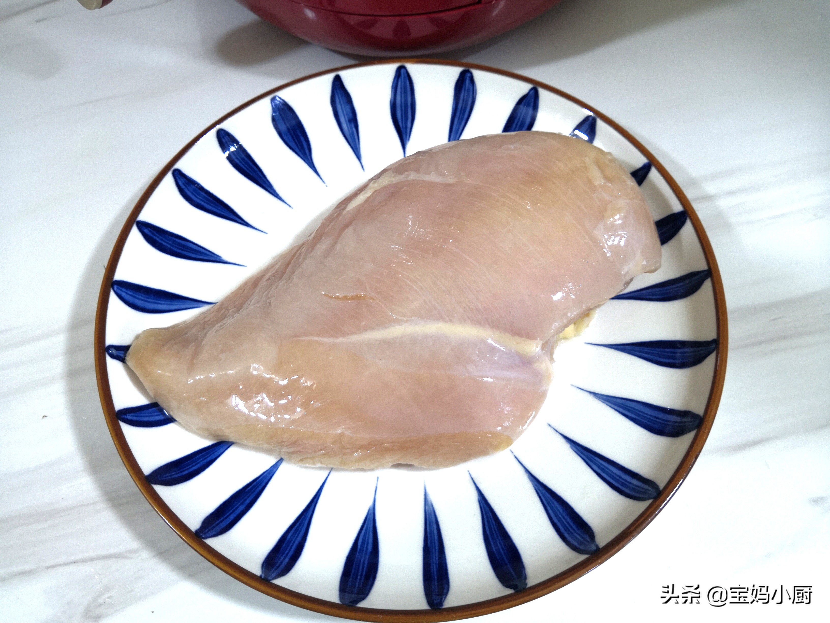 减脂要吃鸡胸肉，我就服这做法，无油也不柴，吃起来嫩香嫩香的