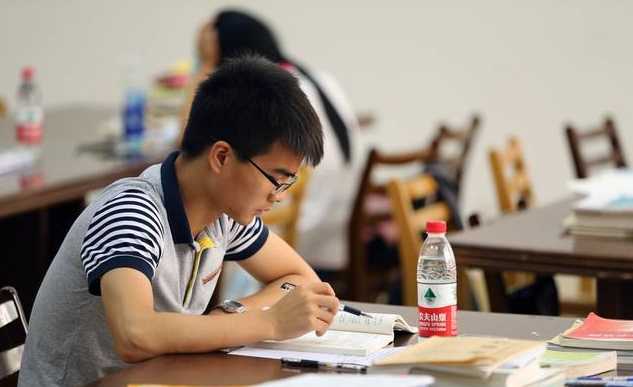 大学食堂的WiFi密码火了，学霸表示很轻松，学渣很“头疼”