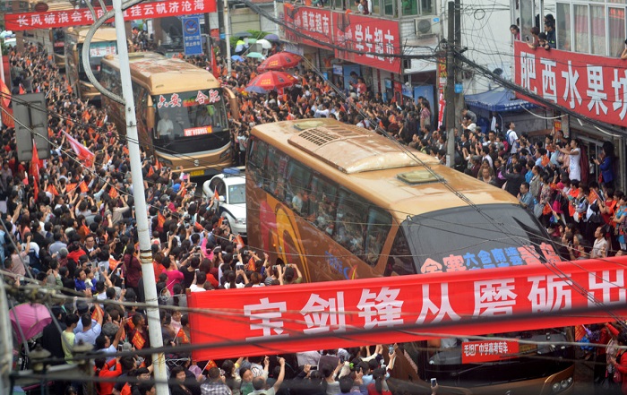 毛中本科破万，衡中垄断学霸，黄高雄风依旧，谁是最牛高考工厂？