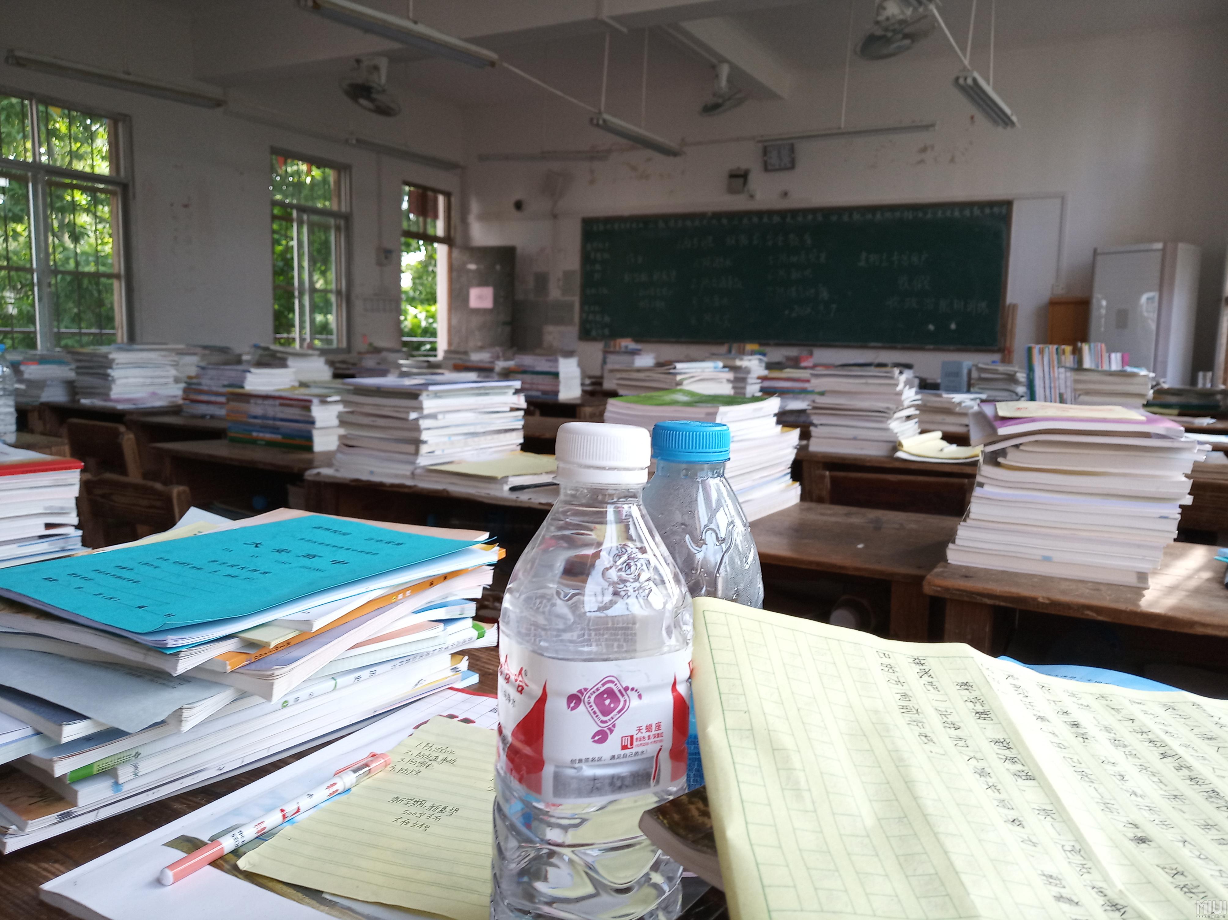 而且在"拼搏中"更容易产生惺惺相惜的感情,所以高中阶段更容易交到