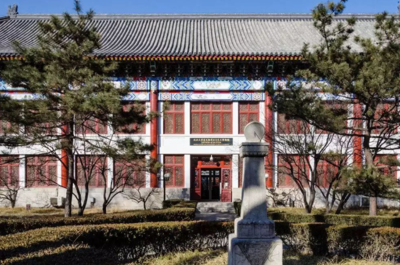 北大名人“韦神”年薪被曝光，收入看似可观，却无车无房