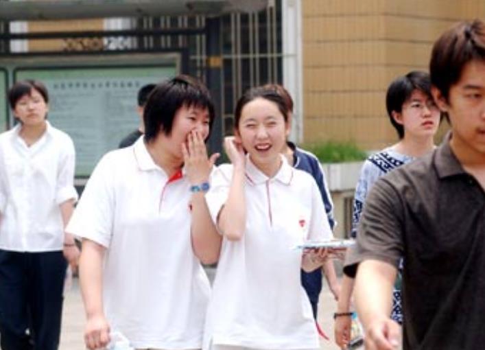 奶奶心系孙子高考成绩，梦到他考了666分，成绩出来后激动不已