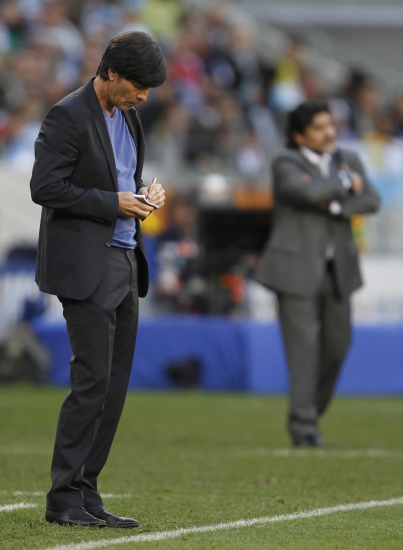世界杯 黑阿根廷(马拉多纳国家队最后一战惨败德国，是谁在让阿根廷哭泣？)