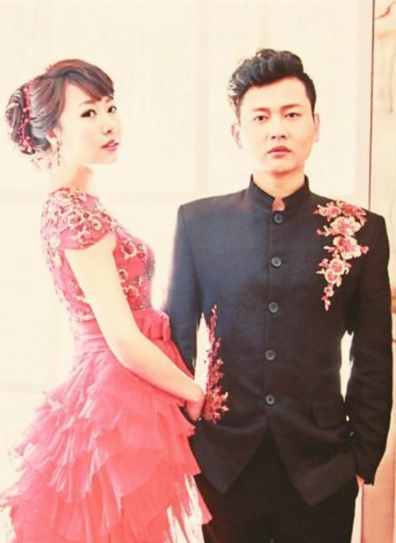 张鹤伦和他妻子图片