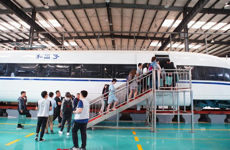 武汉有所专科院校，录取分数线不出众，但7成的学生都能进国企