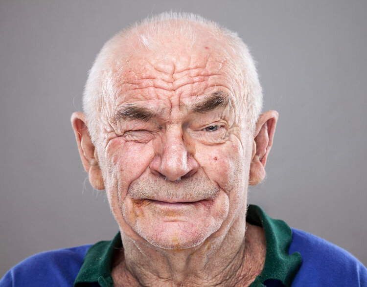 男人50岁后眉毛变长，意味着什么？是长寿特征还是身体出问题了？