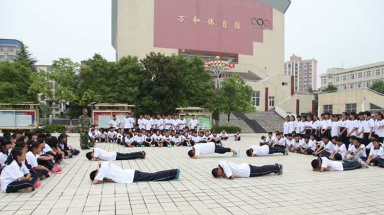 湖南邵阳“王炸级别”3所中学，这一所过一本线700多人，太牛