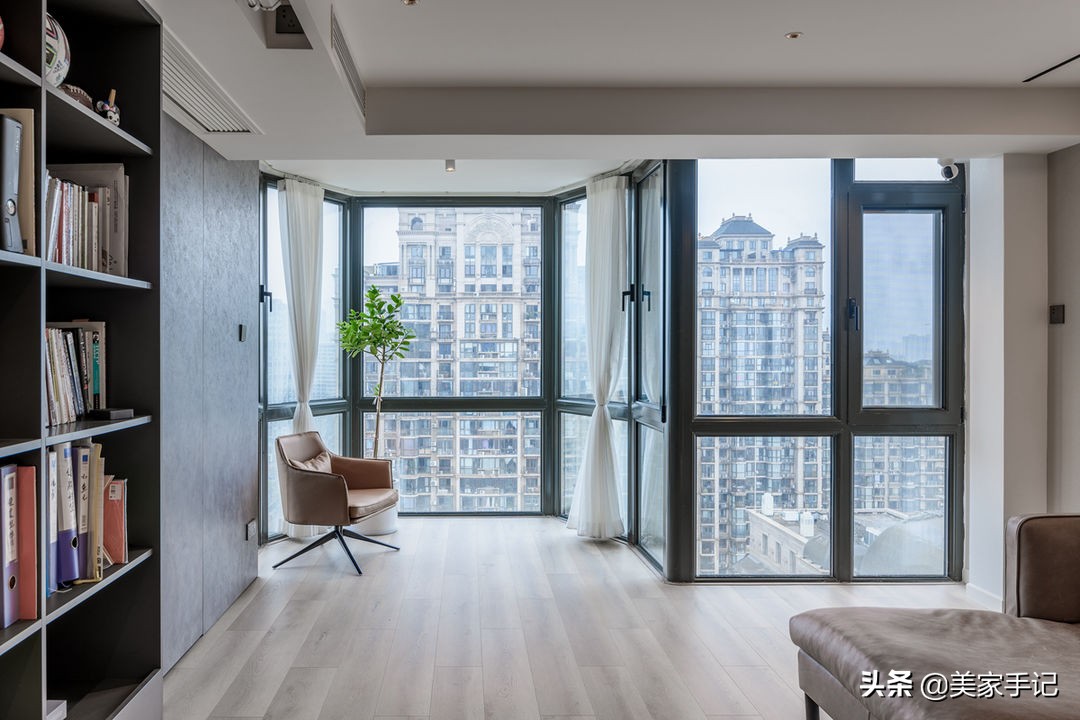 北京夫妻123㎡的家，因巧妙布置而走红网络，不要电视墙太香了