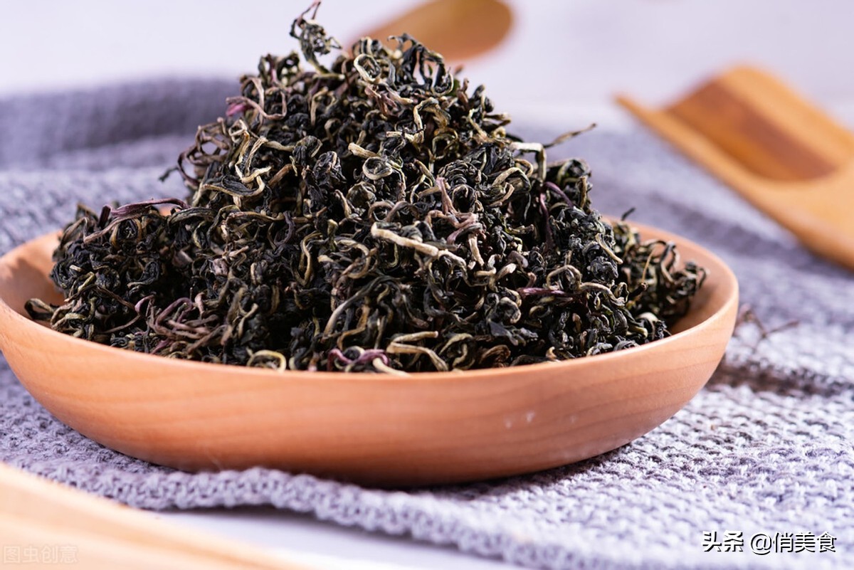 外婆私藏多年炒制蒲公英茶的经验，无苦涩只有茶香，放半年不会坏