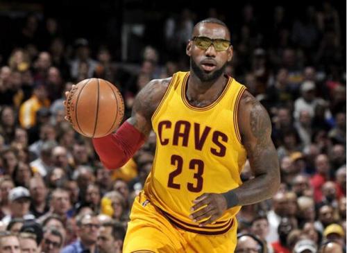 nba为什么很多人不戴护目镜（NBA经典护目镜造型：小斯霸气，贾巴尔经典，科比像未来战士）