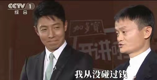 18岁保送北大，娶外国妻子生下龙凤胎，撒贝宁才是人生大赢家