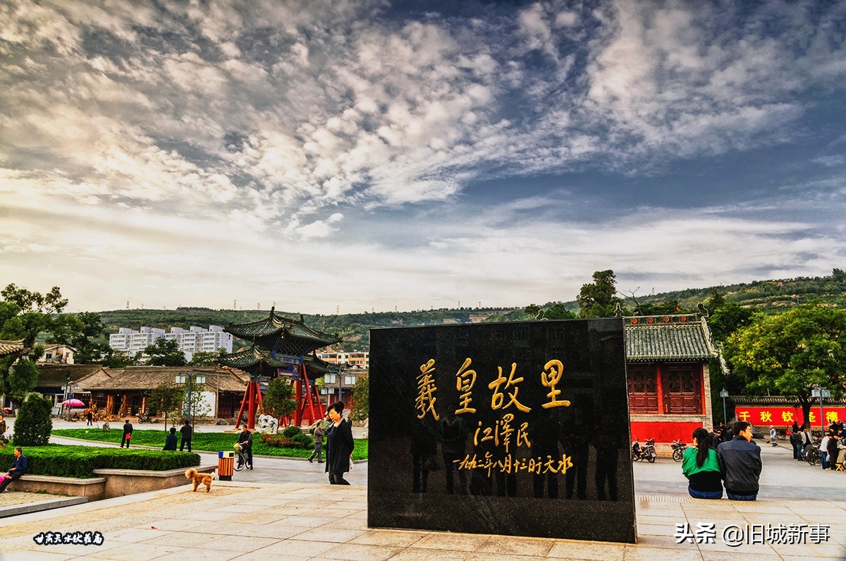 《蒹葭》中的“所谓伊人，在水一方”，“伊人”究竟在哪里？