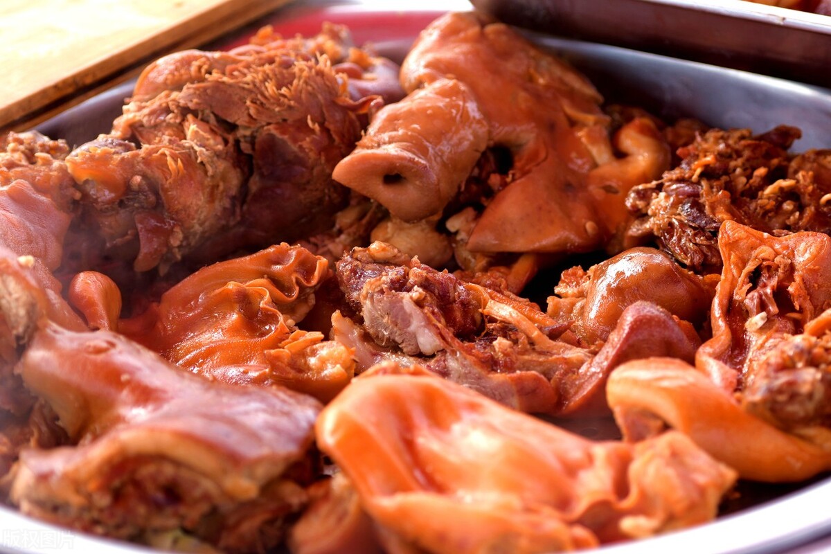猪肉回归“平民价格”，熟肉市场却稳如泰山！猪头肉为何难下降？