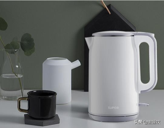 挑选电烧水壶，要选有“国家强制性产品认证”的牌子。