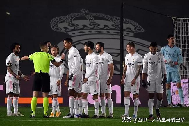 我们球员被拉了头发「头发被拽没获点球,球队输球场场有份,球迷：C罗离去让他现原形」