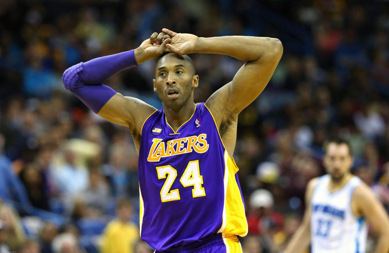 nba为什么摸鞋底（NBA小细节蕴含大智慧：扶起队友蕴含大学问，知道3个是资深球迷）