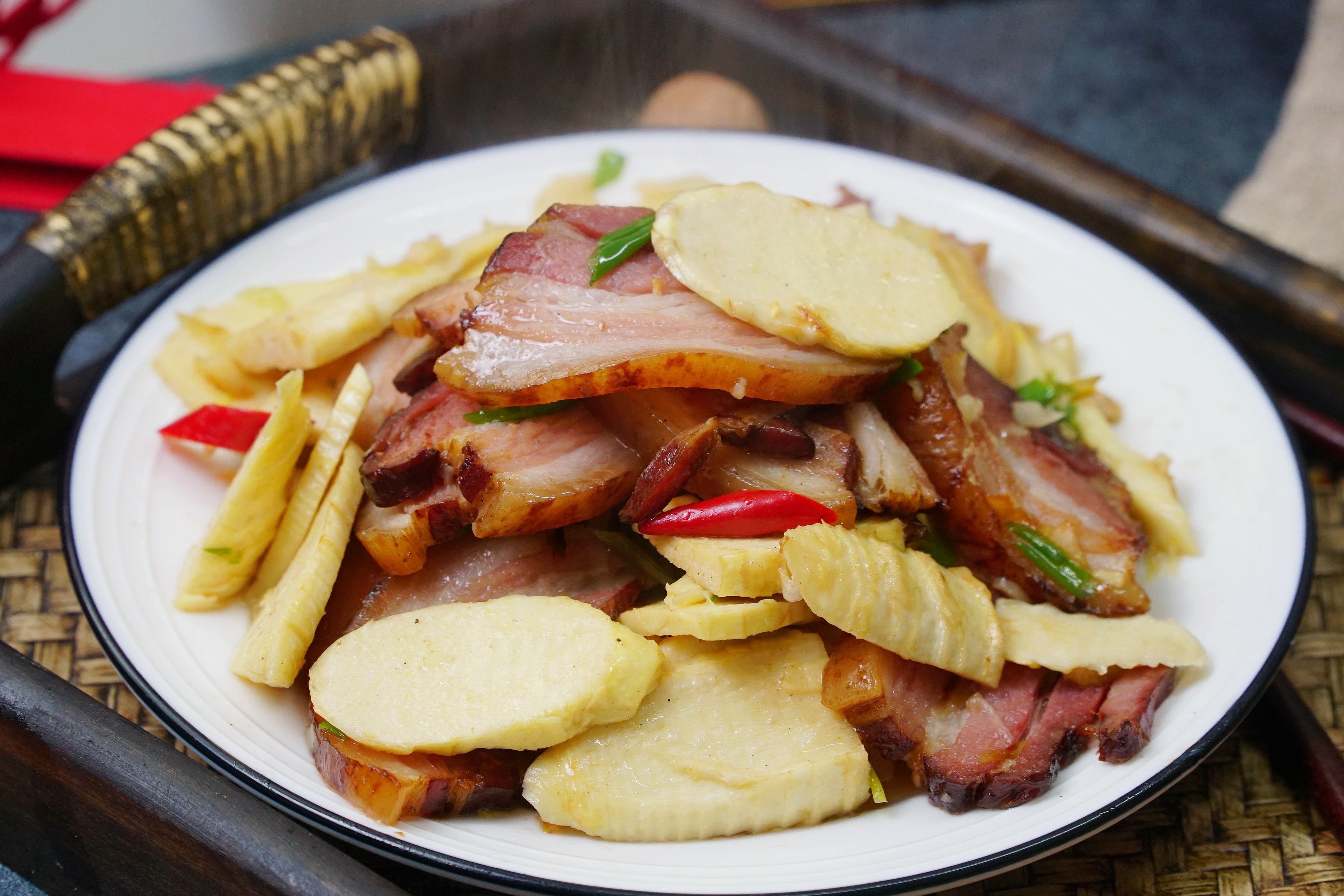 腊肉炒制技巧与美味吃法详解