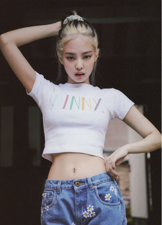 女式c字卫裤图片(jennie果然是团中c位!