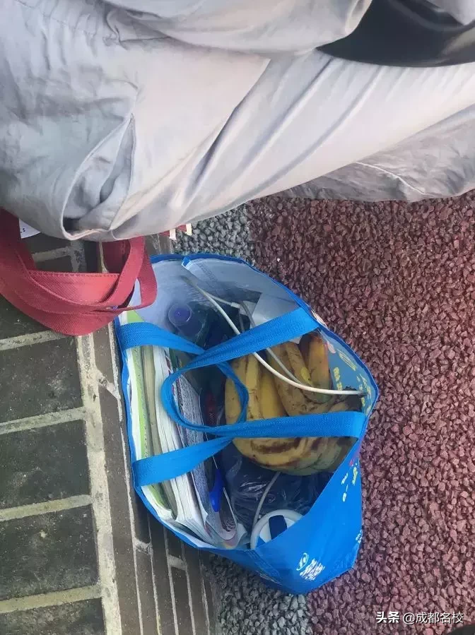 “我的儿子一定能上四七九！”今天，12万考生，决战中考