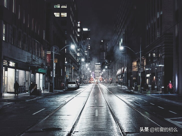深夜失眠伤感的句子 | 埋在心底的孤独，全都在深夜爆发