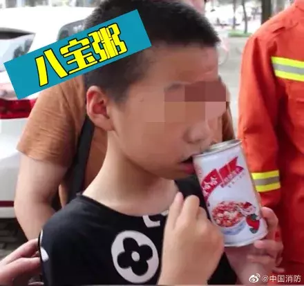 “我家孩子卡洗衣机里了！”孩子哇哇哭，消防员这个“护头杀”暖化