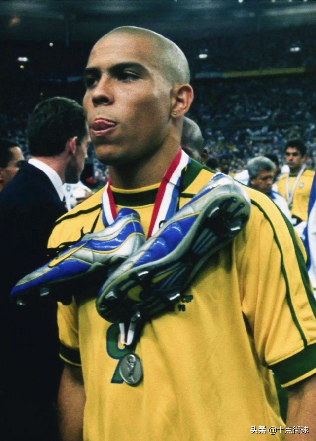 98年世界杯悬案(98年世界杯决赛罗纳尔多整场"梦游",有传言被下药,是