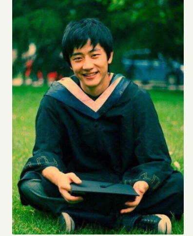 遭张艺谋忽悠，被传傍蒋雯丽上位，“狠人”黄轩的粉红成名史