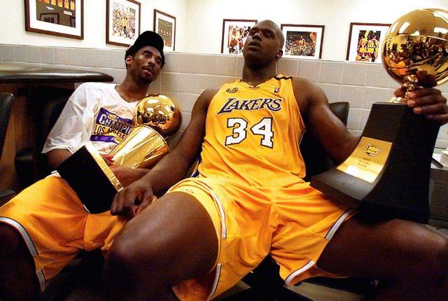 为什么nba球员大腿很细（NBA球员的大腿有多粗？锡安等于3个莺歌，老詹根本不用抱大腿）