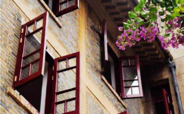 中国大学宿舍条件面面观：四类大学条件好，住在校外挺误事