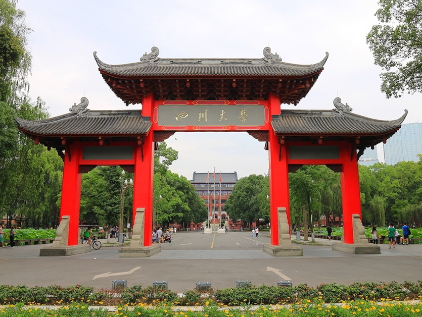 喜欢《法医秦明》，能去学法医学吗？女孩学法医学合适吗？