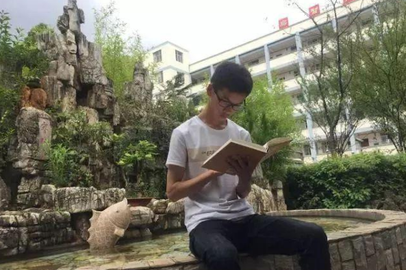 寒门“难出贵子”？高考状元背景曝光，大都来自于“三有”家庭