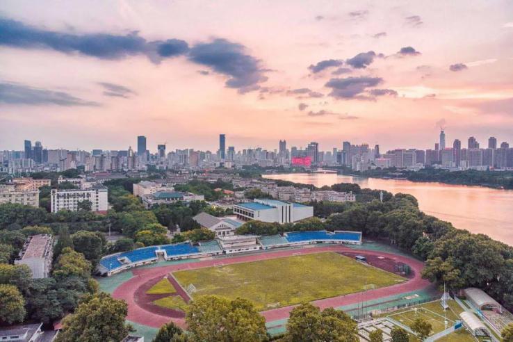 来最美大学，接受最好教育，成就最美人生！志愿填报选择武汉大学，就现在！