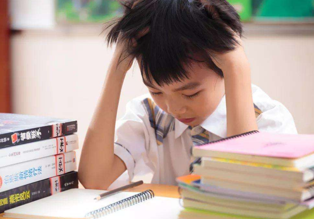 小学生仅15字作文得满分，将孤独完美展现，老师：当代朱自清