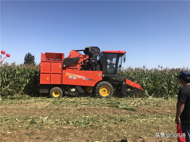 專業(yè)！中國龐口第二屆華北農(nóng)機(jī)地頭展在龐口成功舉行