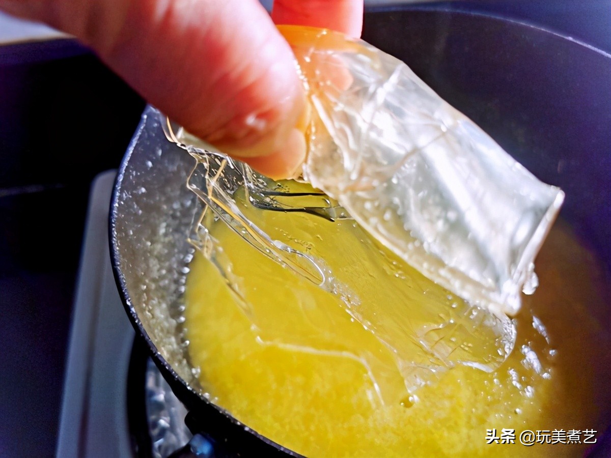 春光明媚好时光，树莓遇上菠萝，就来一个慕斯尝尝