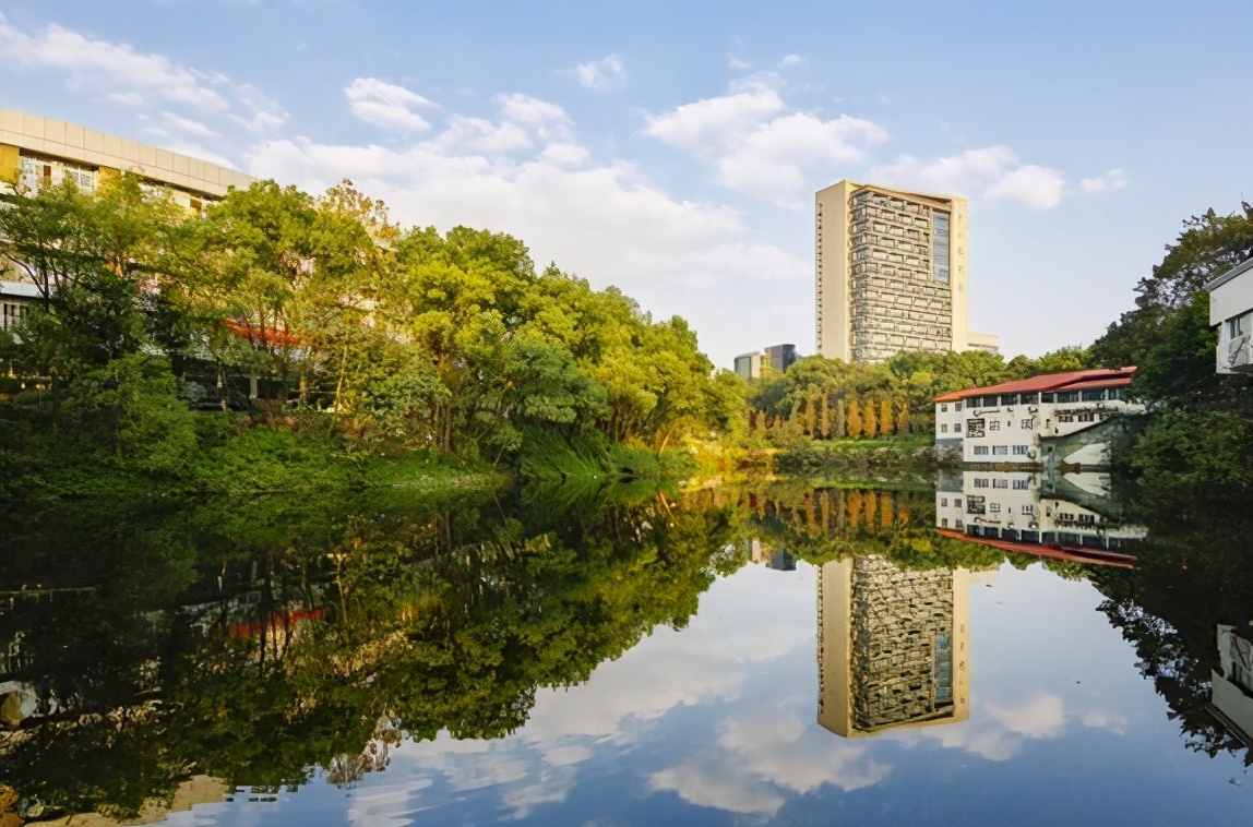 袁隆平母校，一所不带“师范”二字的师范大学，想考师范的可关注
