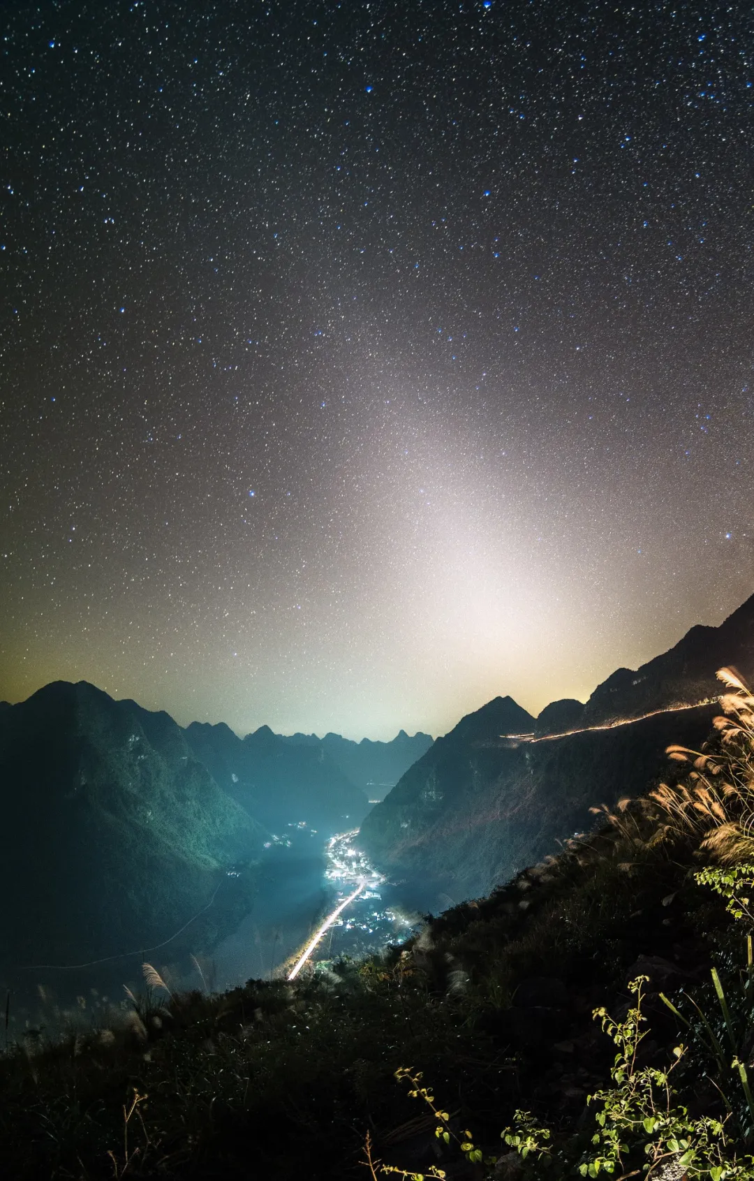 星空照片(“追星”8年，广西摄影师拍下璀璨星河，让无数人领略星空震撼之美)