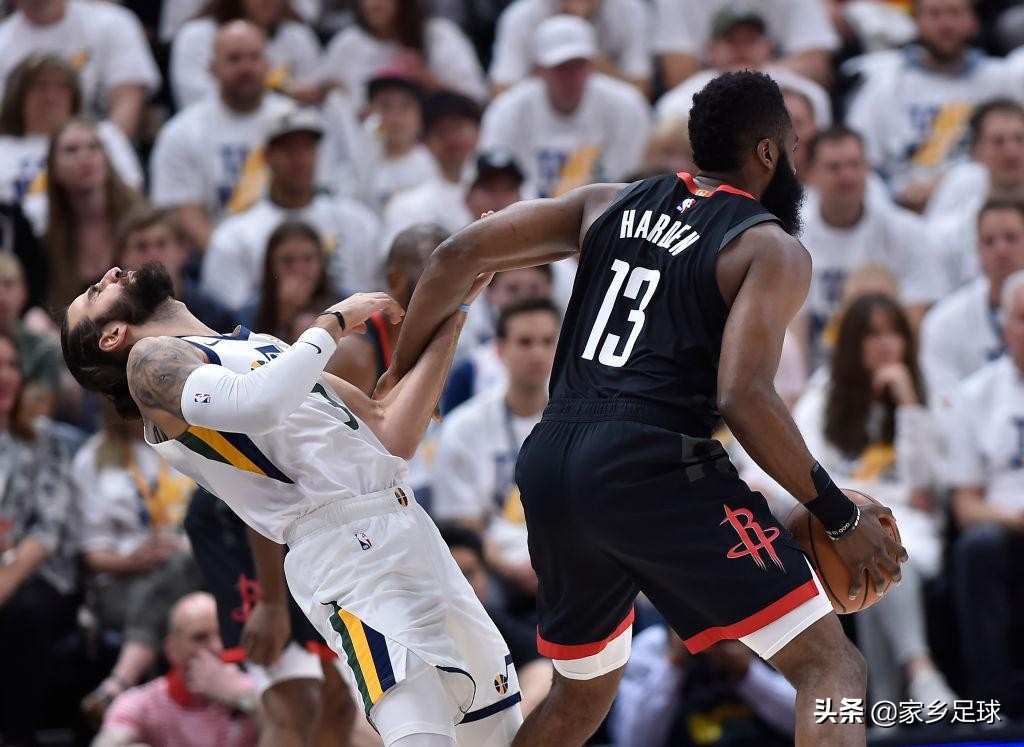 篮球踩脚犯规吗（争议，哈登明显踩脚+推人犯规，解说却称对手疑似假摔，还评最佳）-华海博客