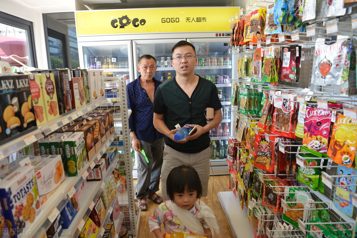 湖北夫妻开便民超市，利用一张“购物卡”，年收益200万，真厉害