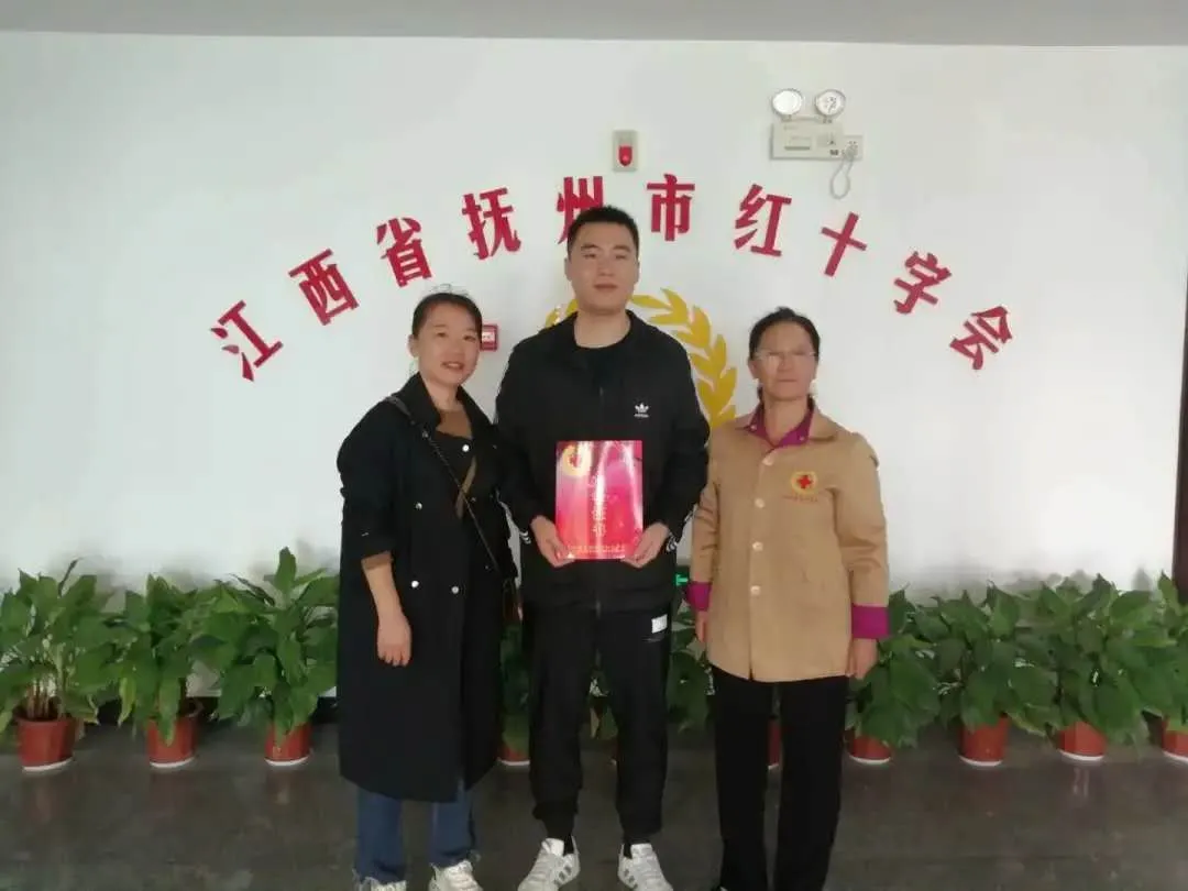 黎川公安民警赵天宇再次挽袖救人！