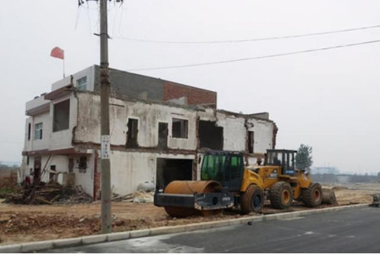 河南悲剧钉子户：拦路多年索赔5套房，最终结局让人过瘾