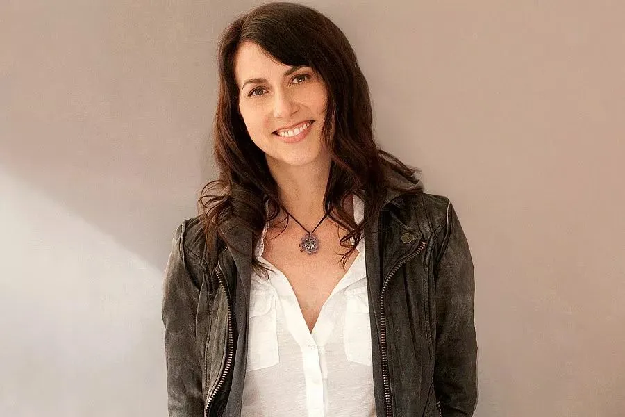 离开世界首富后,她活成了自己