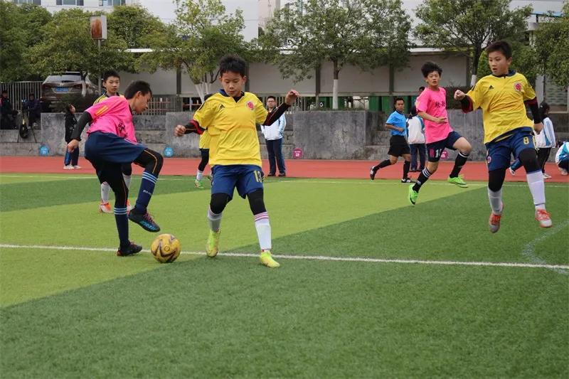 小学生足球联赛亚军(胜利小学男子足球队勇夺2020年桂林市小学生足球比赛亚军)