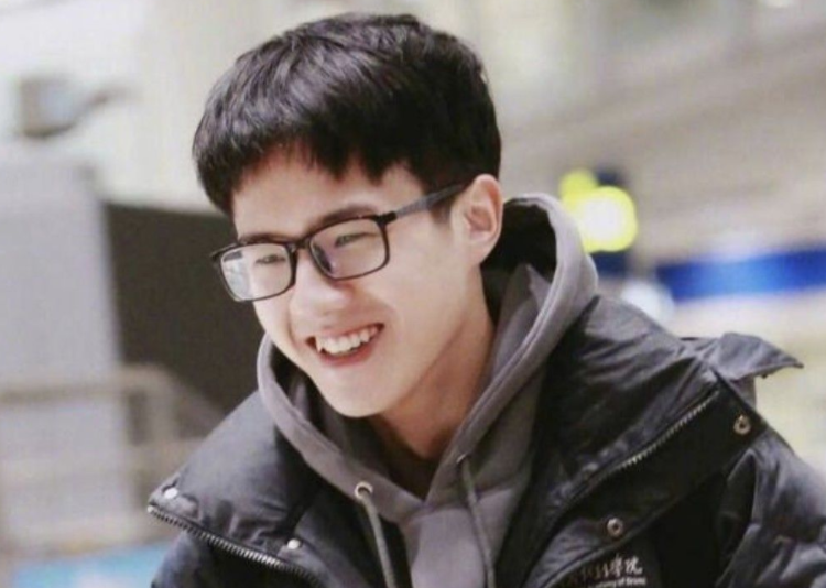 刘昊然顺利考编上岸，引大学生深思，明星也要来抢“铁饭碗”了？