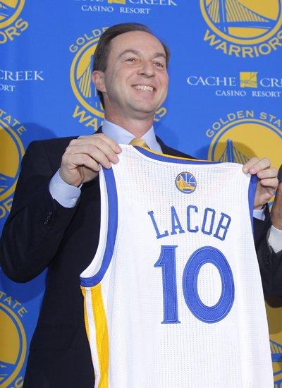 nba哪些队最富有（NBA球队老板谁最有钱？快船老板一骑绝尘，身价是马刺老板的200倍）