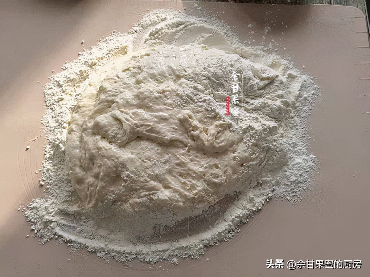 天冷了，用这方法制作发面团，加点红豆同蒸，早餐面食轻松上桌